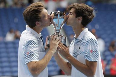 Теннисисты Эрбер и Маю победили в парном разряде Australian Open