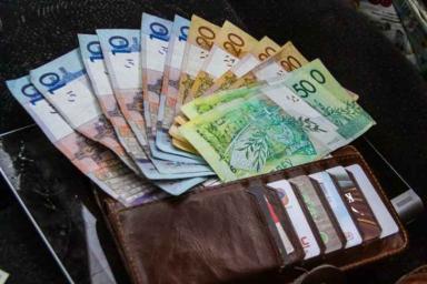Могилевчанка украла деньги у пенсионерки в обменнике