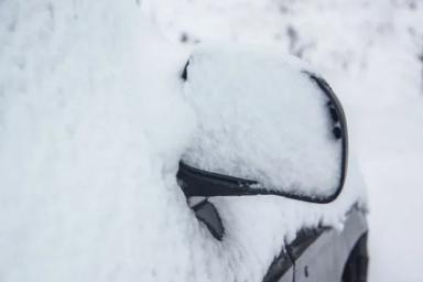 Жителей Москвы из-за обильного снегопада призвали пересесть на общественный транспорт