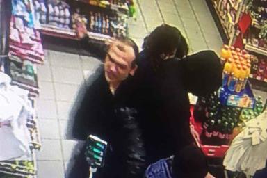 В Минске ищут мужчину, который повредил платежный терминал в магазине