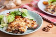 Свинина под сырной корочкой с орехами