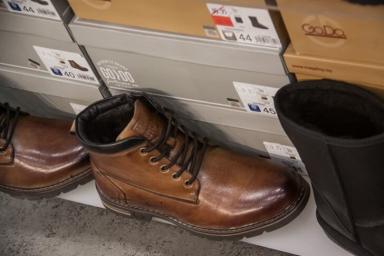 В Минске мужчина обокрал магазин обуви за пару минут до закрытия торгового центра