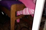 В Гомеле спасатели помогли ребенку достать застрявшую в стуле ногу