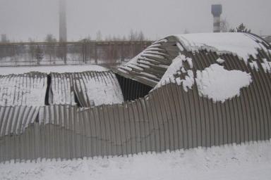 В Костюковичах из-за снега рухнула крыша ангара