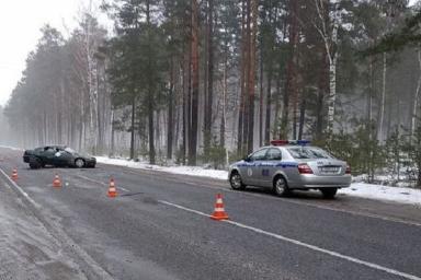 Легковушка опрокинулась в Лельчицком районе: пострадали две девушки