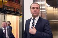 Опубликованы кадры неудачной поездки Медведева в лифте