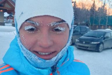 Лютый мороз в Канаде превратил белорусских биатлонисток в Снегурочек