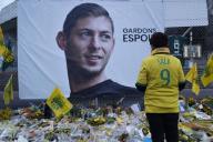 Из-под обломков самолета футболиста Сала извлекли тело