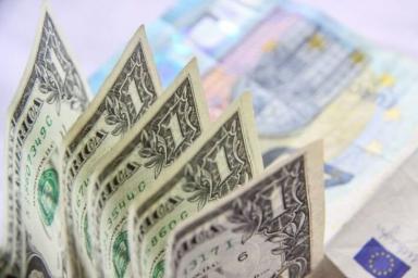 Население Беларуси продолжает продавать валюту