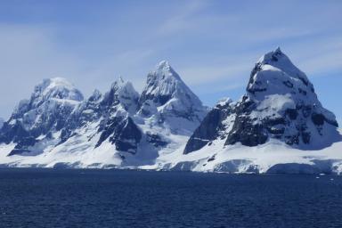 В горах Антарктиды обнаружили таинственную базу