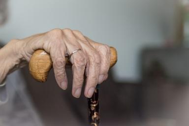 Обнаружена связь между темпами ходьбы и депрессией у пожилых людей