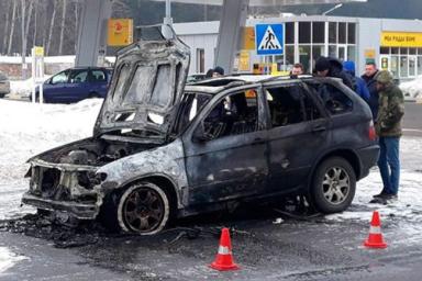 В Могилеве парень угнал BMW, чтобы покатать девушек: машина сгорела