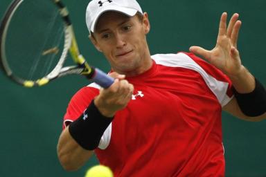 Владимир Игнатик вышел в 1/16 финала теннисного турнира во Франции