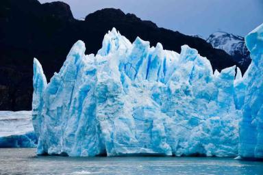 Антарктические ледники прогнулись из-за талой воды