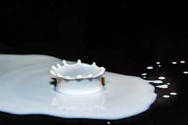 Ученые: cцеженное молоко молокоотсосом может навредить детям