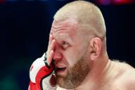 Российский боец ММА получил удар в пах на 12-й секунде раунда