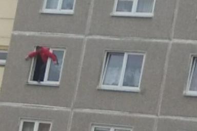 В Гродно молодой человек упал с балкона третьего этажа
