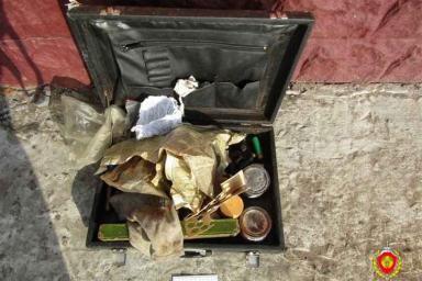 Портфель с патронами и порохом нашли при сортировке мусора в Столине