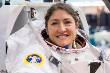 Впервые две женщины-астронавта совершат совместный выход в открытый космос