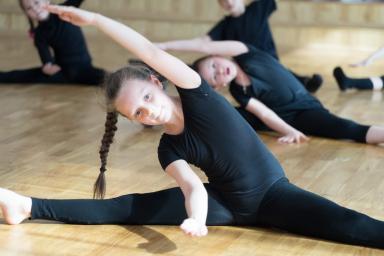 Эксперты рассказали, как занятия танцами помогают детям учиться