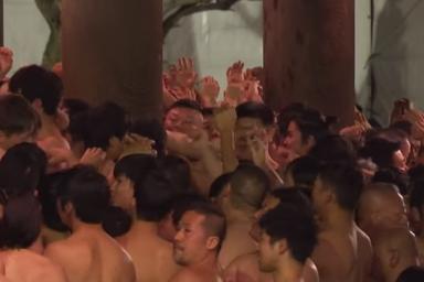 В Японии прошел фестиваль обнаженных мужчин