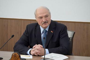 Курсантка поинтересовалась у Лукашенко, не хотел ли он «просто все бросить»