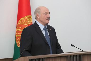 Лукашенко поздравил белорусов с Днем защитника Отечества