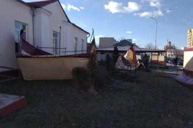Ветер опрокинул торговые павильоны в Дрогичине