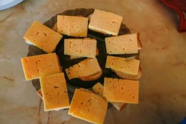 Поддельный «Маасдам»: белорус намеревался накормить москвичей контрафактным сыром