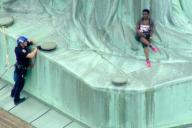 В США судья хочет забраться на Статую Свободы, чтобы вынести приговор