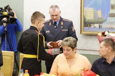 Шуневич встретился с семьями сотрудников, погибших при исполнении служебного долга