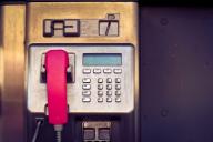 Китайский тунеядец годами ночевал в телефонной будке, используя ее для доступа в интернет