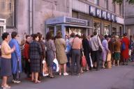 Очереди в СССР: как и почему это было