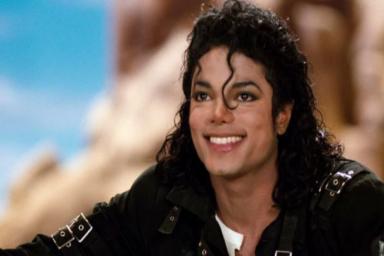 Песни Майкла Джексона начали исчезать из эфира из-за фильма о насилии над детьми 