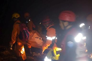 Число жертв при обрушении шахты в Индонезии возросло