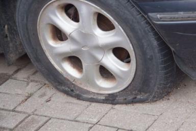 Парень в Осиповичах порезал шины 14 автомобилей