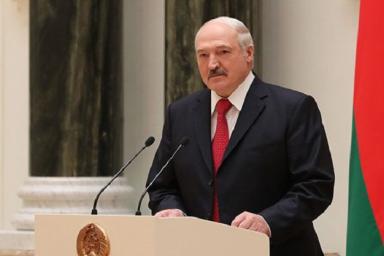 Лукашенко: мы объединяем 23 февраля и 8 марта