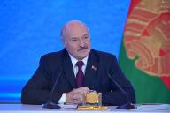 Лукашенко поздравил соотечественниц с Днем женщин