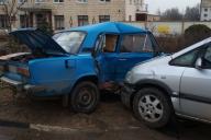 В результате столкновения легковушек в Лепеле пострадал водитель