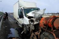 На могилевской трассе фургон врезался в ГАЗ и трактор