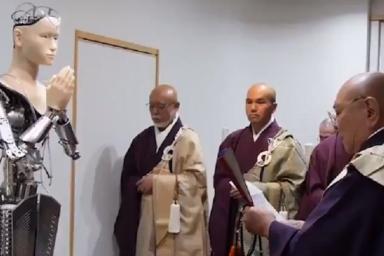 Робот ведёт службу в храме Японии