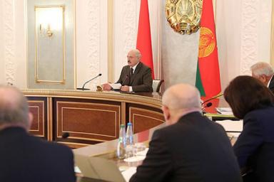 Лукашенко о чиновниках: все ждут каких-то указаний — указания розданы, начинайте работать