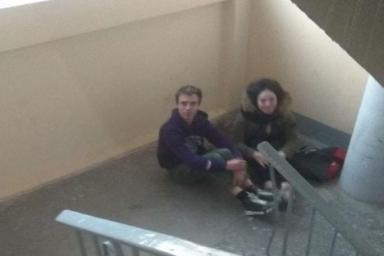 В Минске за хулиганские действия в подъезде разыскивают любвеобильную парочку