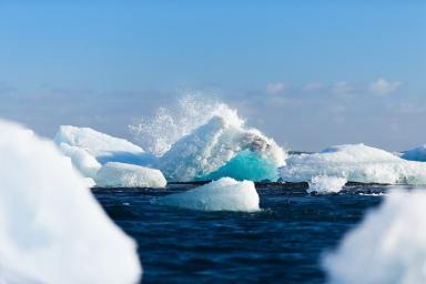 Ученые сообщили, чем грозят человечеству трещины в антарктических льдах