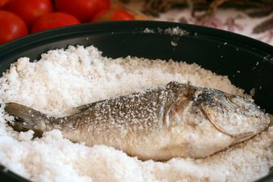 Рыба в соляном панцире