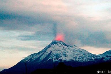 Извержение вулкана Безымянный началось на Камчатке