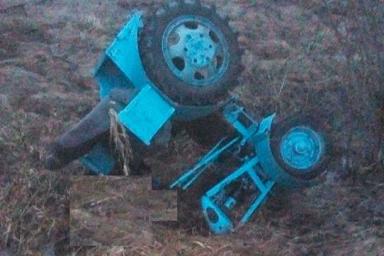 В Ивьевском районе в ДТП погиб водитель-бесправник самодельного трактора