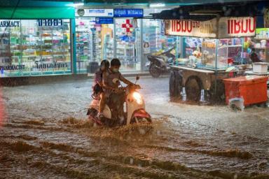 В Индонезии 68 человек погибли в результате наводнения и схода оползней