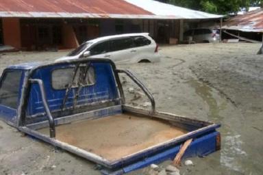 Наводнение в Индонезии унесло жизни свыше ста человек 