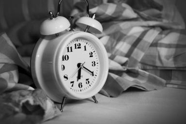 Лайфхак: как научиться рано вставать